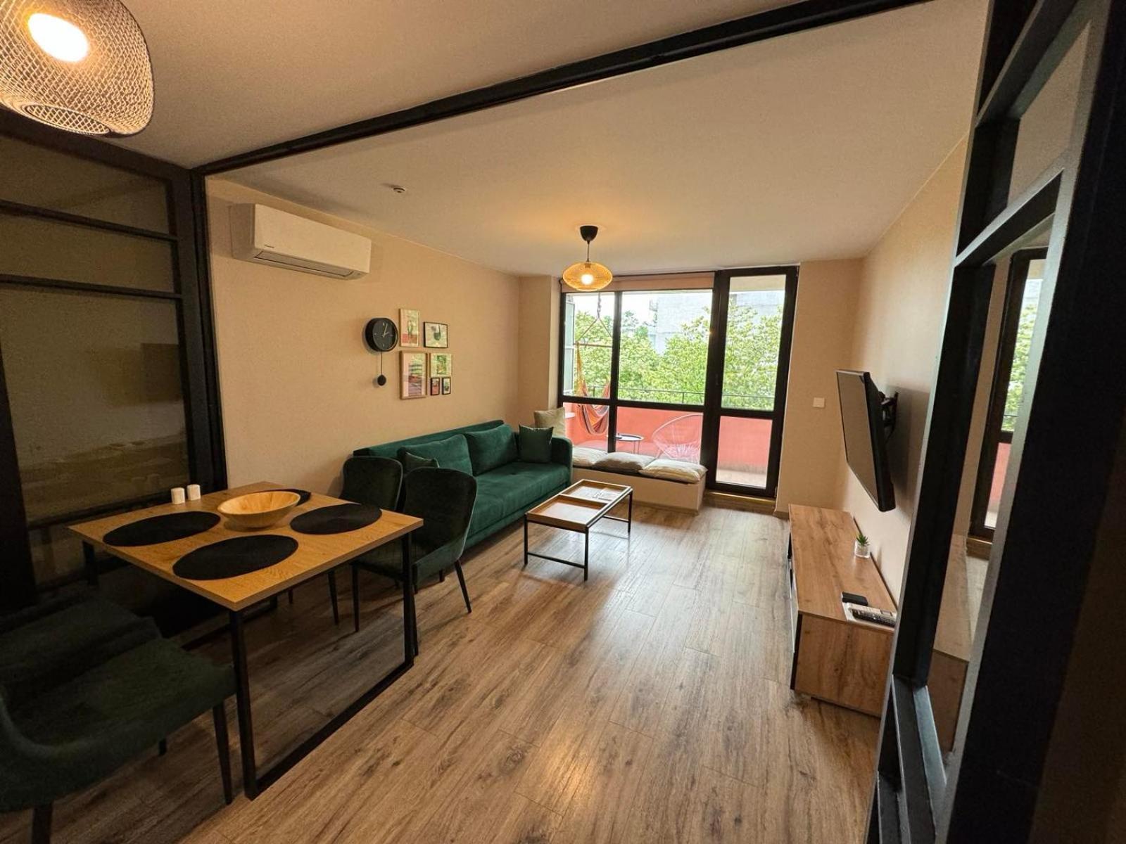 Lovely 1 Bedroom Apartment In The Heart Of 바르나 외부 사진